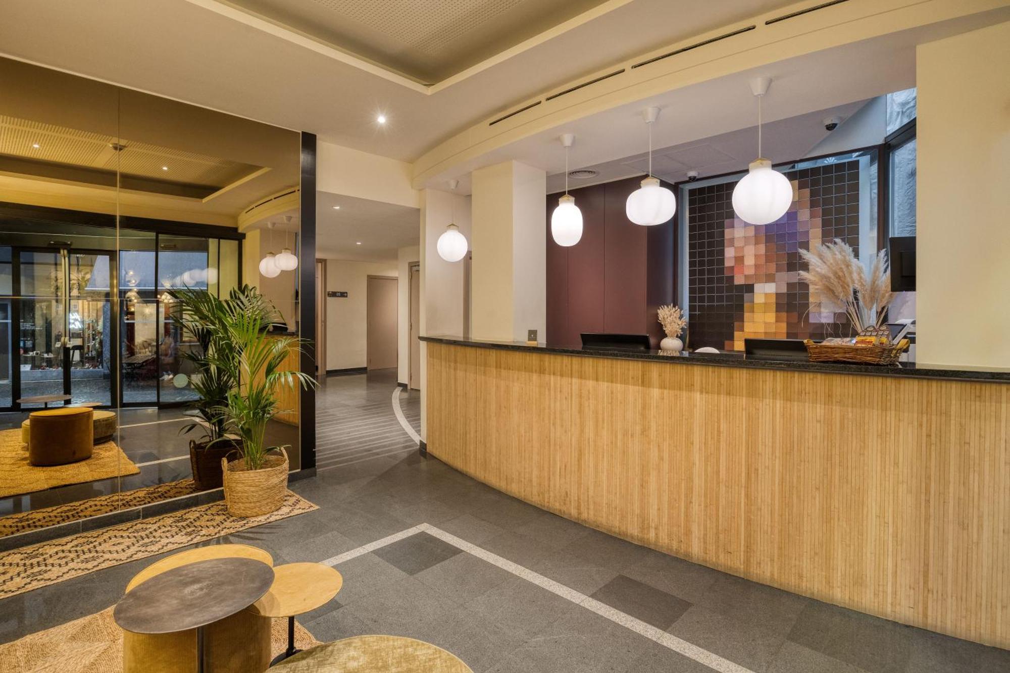 Alma Grand Place Hotel 3*